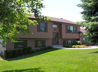 807 Wilmot Farms Dr, Spring Grove, IL 60081