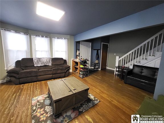 4th image of 193 Elm St