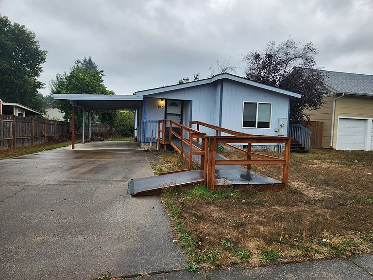 1125 2nd Ave — Photo 2