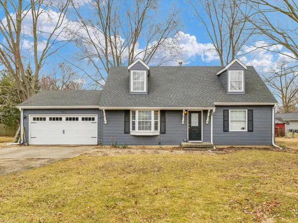 703 Oda Dr, Mahomet, IL 61853