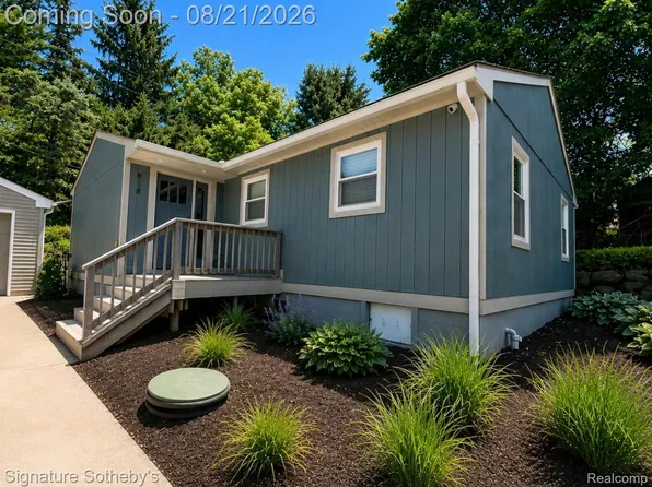 818 N Main St, Milford, MI 48381