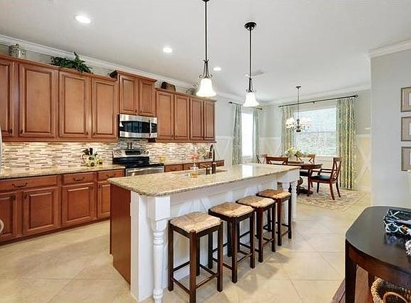 5th image of 3919 Sanibel St