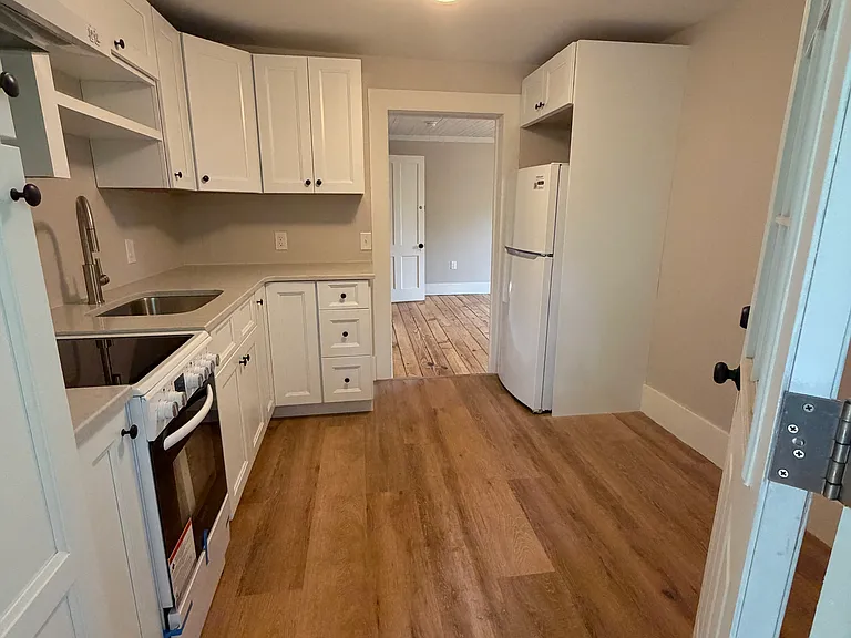 124 Huguenot St #201 — Photo 10