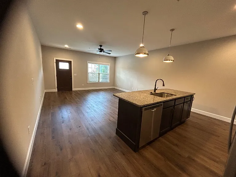 230 Cypress Rdg — Photo 2