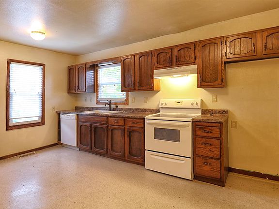 5th image of 1225 Fran St