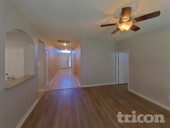 3rd image of 825 Hawthorne Rd