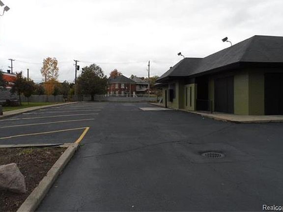 4th image of 12857 Woodward Ave