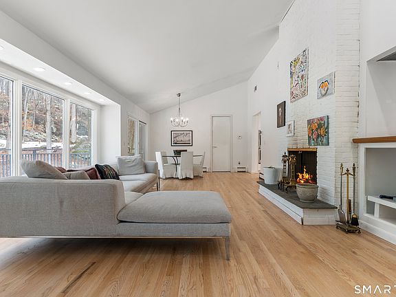 3rd image of 26 Hill Farm Road