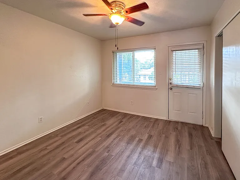 1106 W 22nd St #7 — Photo 9