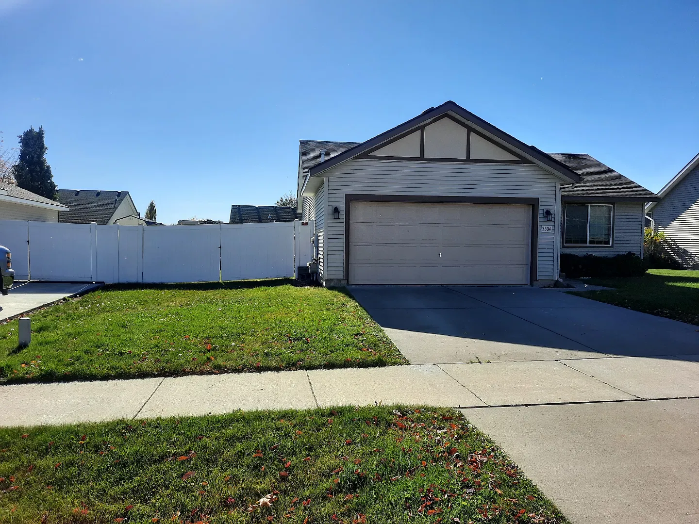 3 bed, 1200 sqft, $2,100 — Photo 1