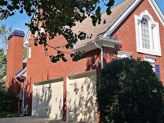 3rd image of 2655 Montclair Pl