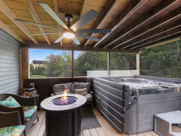 9 Rocco Dr #R, Derry, NH 03038