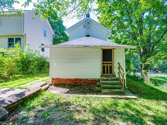5th image of 1213 Smithfarm Ave
