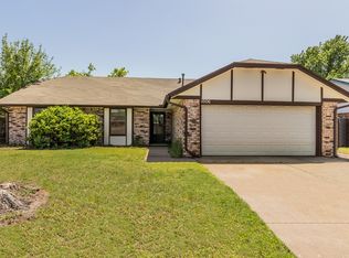 1006 W Neptune Rd, Edmond, OK 73003