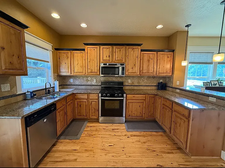 1398 S Division Ave — Photo 5