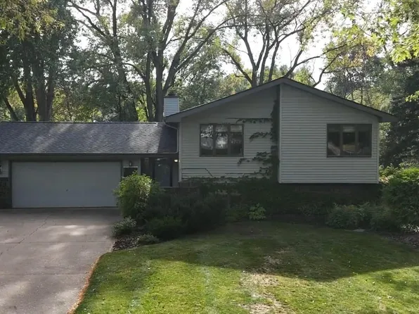 440 S River Hills Rd, River Falls, WI 54022