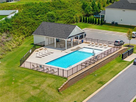 2nd image of 104 Juniper Hill Dr