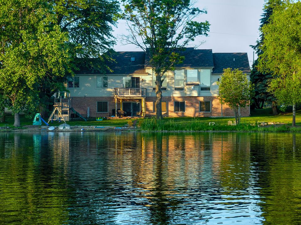 400 Davis Lake Frontgage