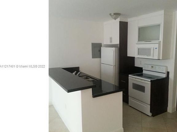 2nd image of 1036 Lenox Ave #4