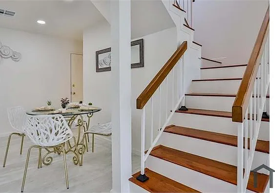 810 Elmwood Dr — Photo 7
