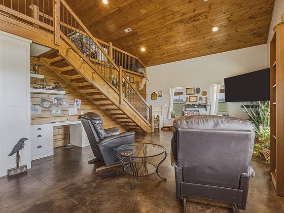 5th image of 309 E 380th Road