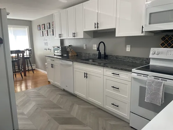 698 Main St #B, Millis, MA 02054