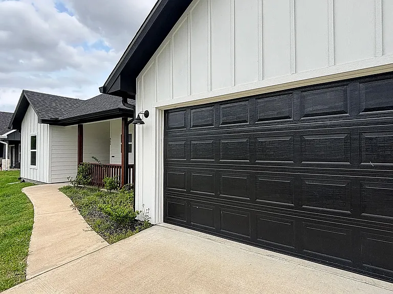 455 Cedar Hill Loop — Photo 1