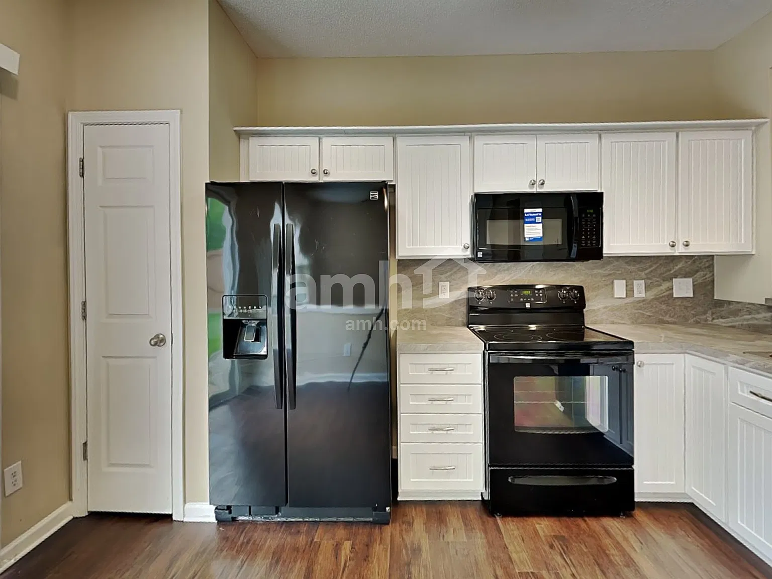 3 bed, 2.5 bath, 1856 sqft, $2,390 — Photo 3