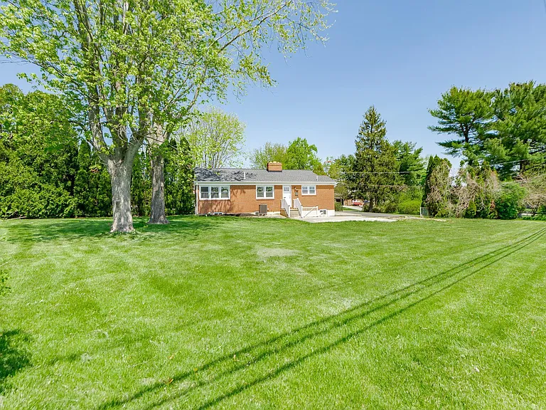105 Meadow Rd — Photo 44