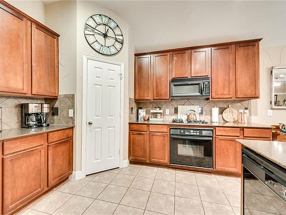 2nd image of 2908 Lynnwood Ln