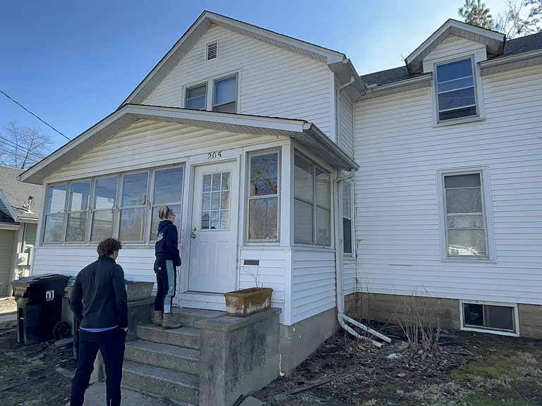 205 E Phoenix Ave #1 — Photo 1