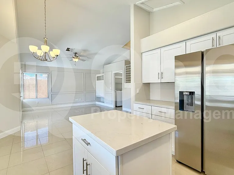 570 S Williams Pl — Photo 6