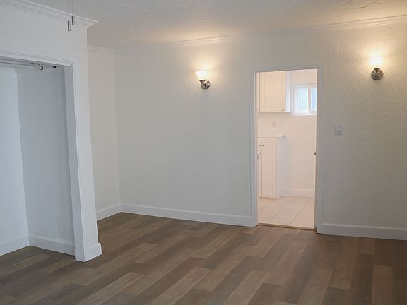 4th image of 3501 S Norton Ave #3501
