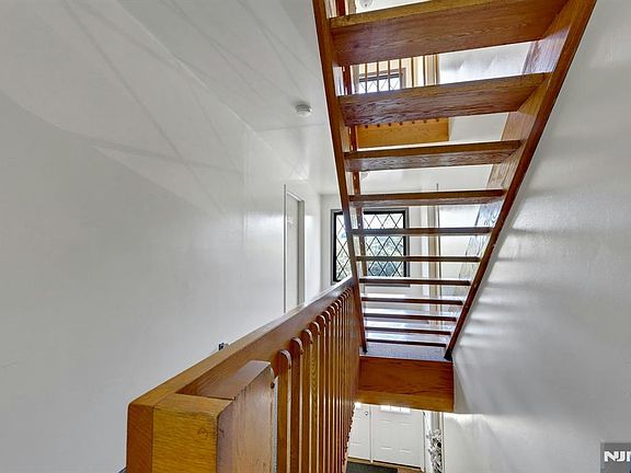 4th image of 846 Riverside Ave APT 202