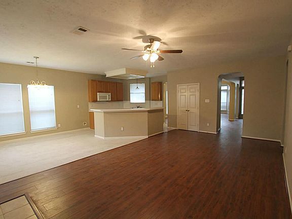 2nd image of 812 Featherbrook Ct