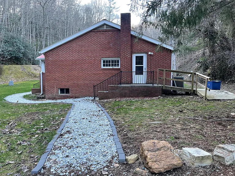 150 Bull Hollow Rd — Photo 2