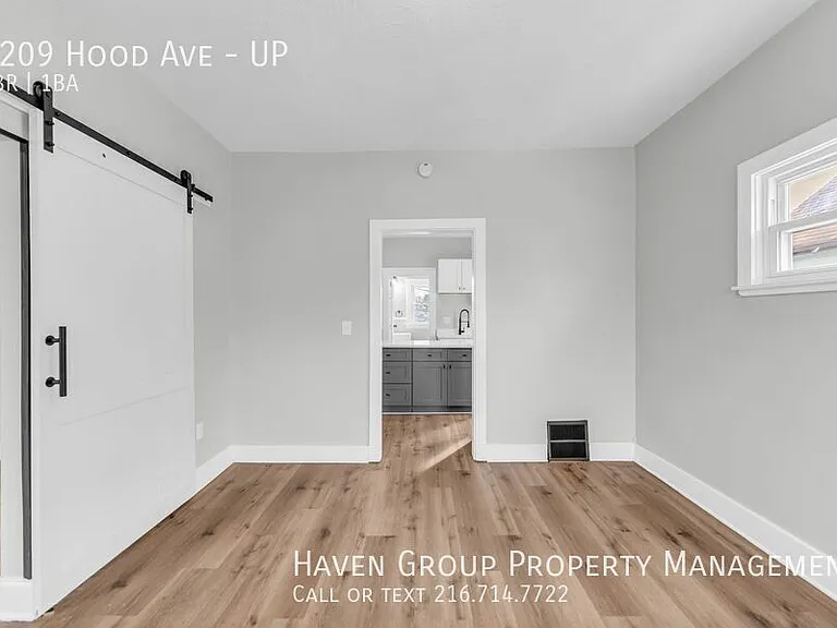 2209 Hood Ave #UP — Photo 4