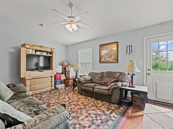 4th image of 614 Yellow Leaf Way