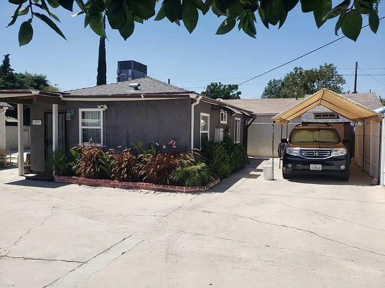12877 Glenoaks Blvd — Photo 17
