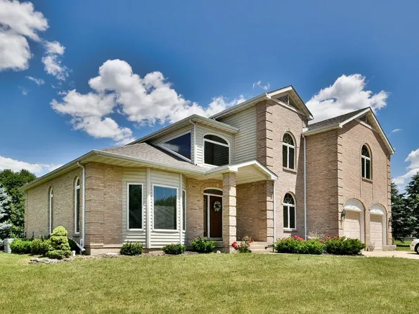 225 Salem Dr, Dekalb, IL 60115