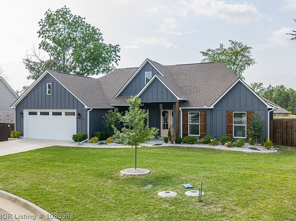 1st image of 10215 Chapman Cir