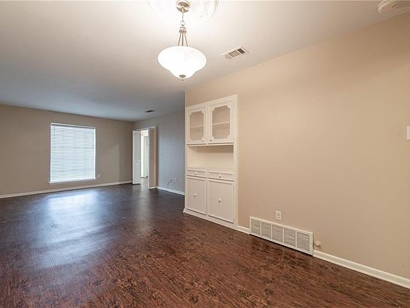 4th image of 4818 South Dr