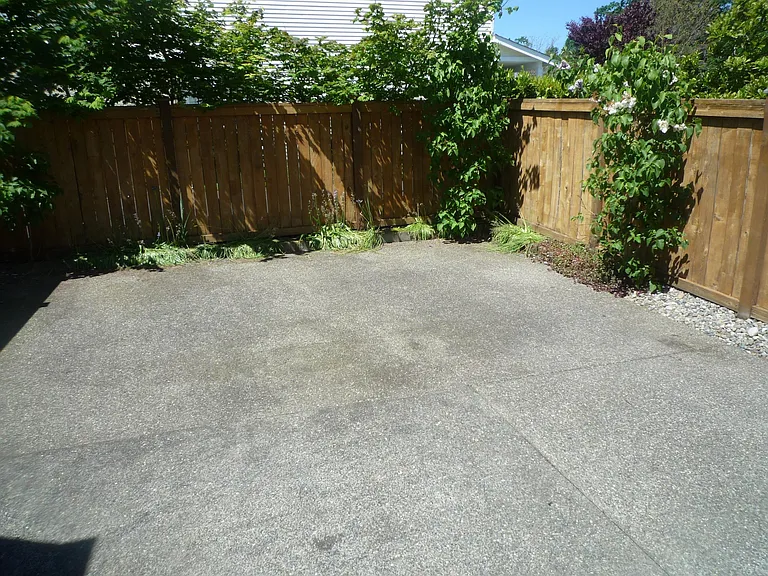 2449 Tolmie Ave — Photo 4