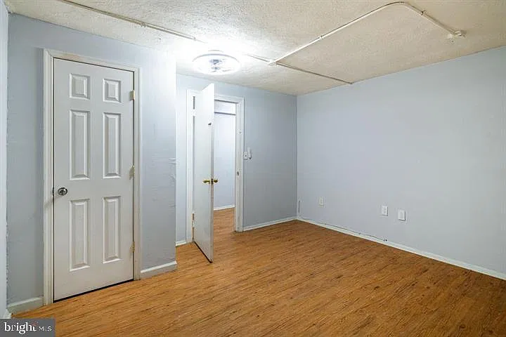 1 bed, 1.0 bath, 3200 sqft, $1,250 — Photo 4