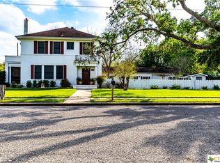205 W Prairie St, Cuero, TX 77954