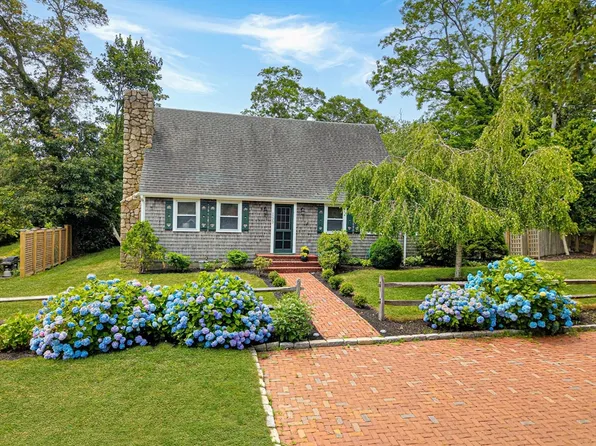 155 Skiff Ave, Tisbury, MA 02568