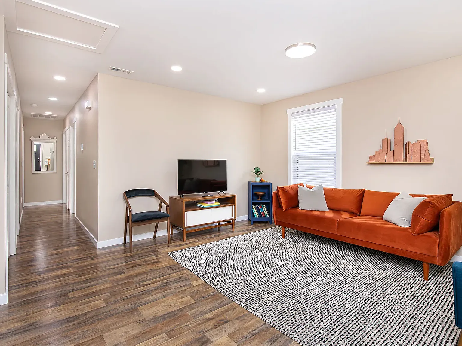 3 bed, 1067 sqft, $2,000 — Photo 4