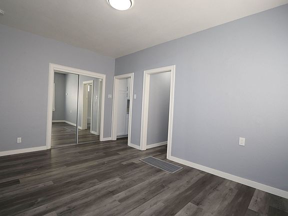4th image of 454 Rose Ave #454