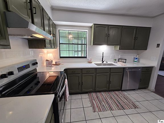 5th image of 402 Crystal Dr