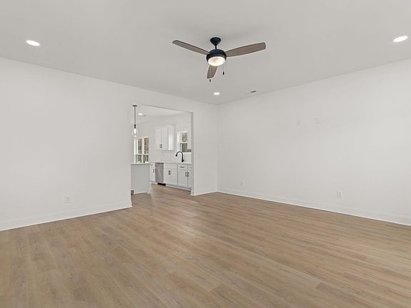 3rd image of 21246 Scuttle St